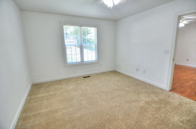 Building Photo - Three Bedroom House in Hillsborough - Available August 8th!