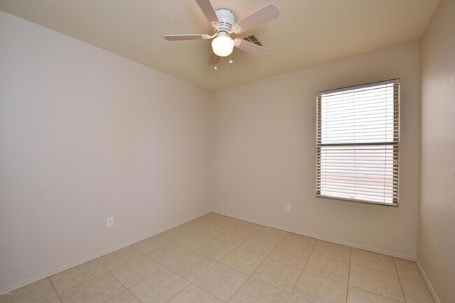Building Photo - 8843 E Pampa Ave