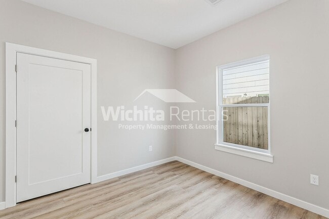 Building Photo - 4 bed / 2 bath - Move in ready!!!
