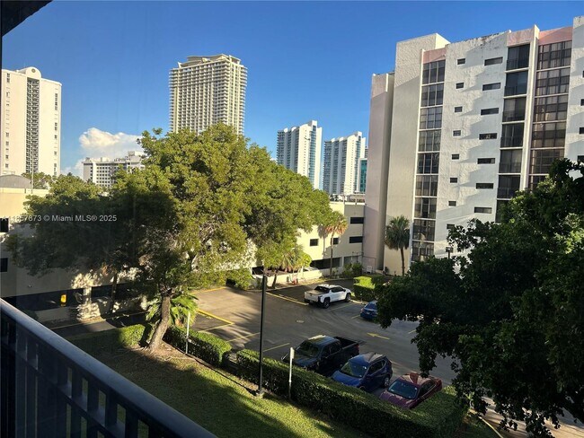 Building Photo - 17021 N Bay Rd