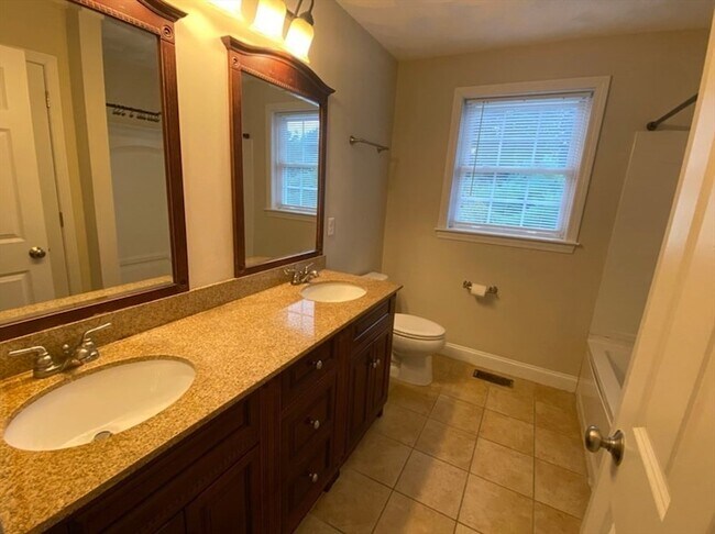 Building Photo - 3 Gordon Rd