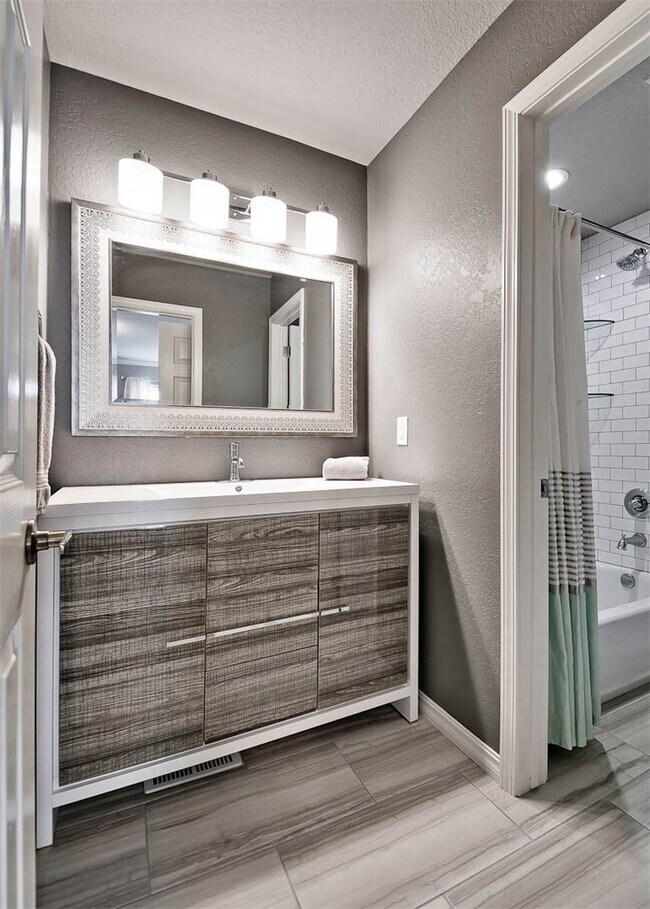 Building Photo - 7 S Prairie Dunes Dr