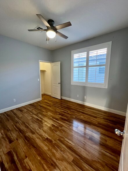 Building Photo - 3942 Villeroy Ave