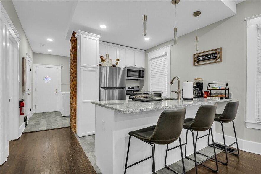 Building Photo - 5238 Commonwealth St