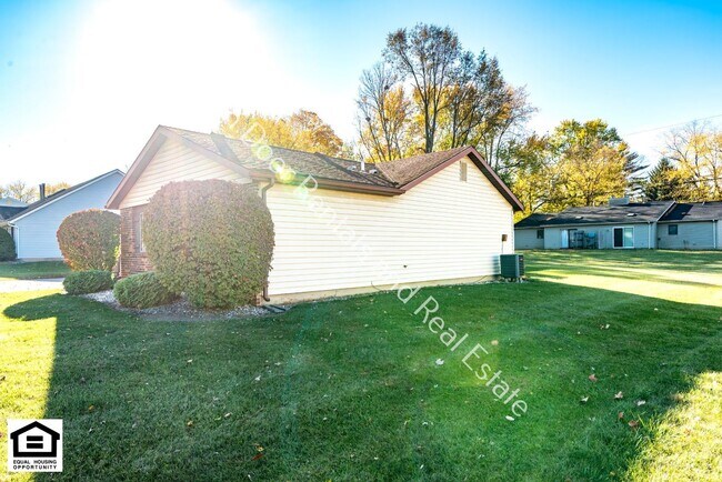 Building Photo - 4934-4936 Vermont Ln