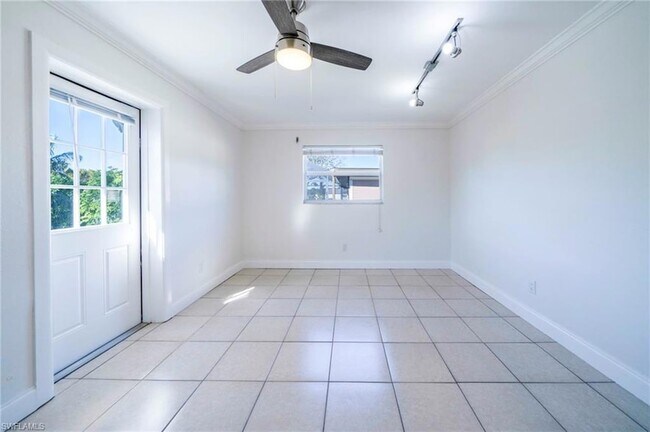 Building Photo - 4916 Viceroy St