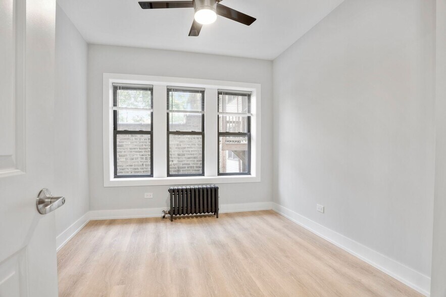 Building Photo - 7510 N Eastlake Ter