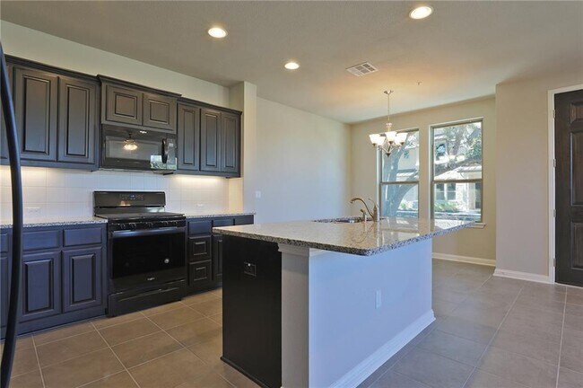 Building Photo - 13800 Lyndhurst St
