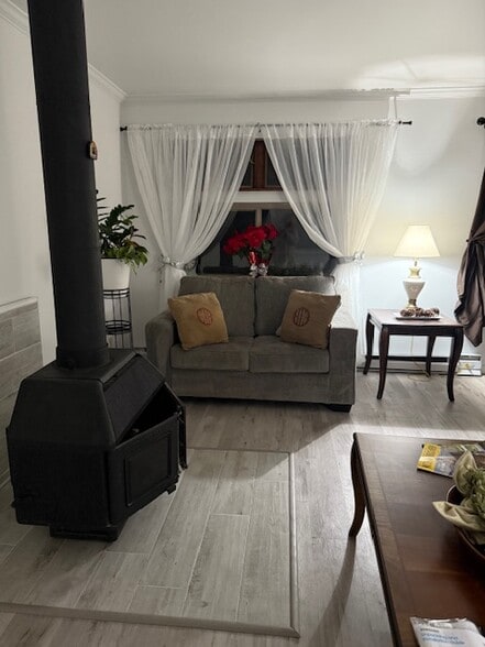 Building Photo - 1049 Danby Rd