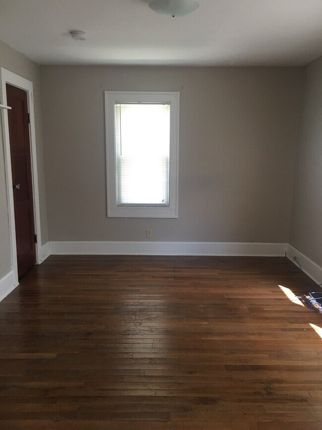 Building Photo - 3 bedroom, 1 bath Home - Available: August 2027!