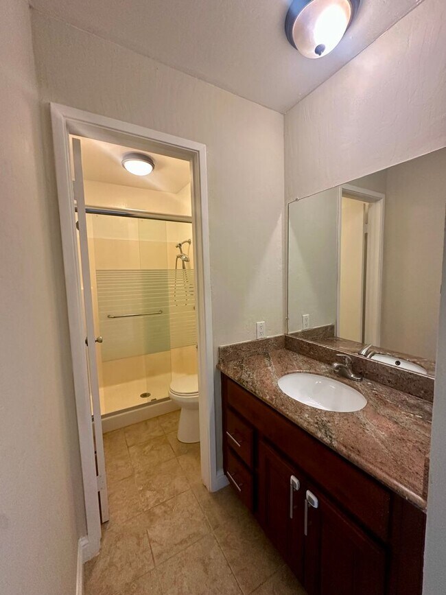 Building Photo - 2 Bed (Both are Master-Suites) and 2.5 Bat...