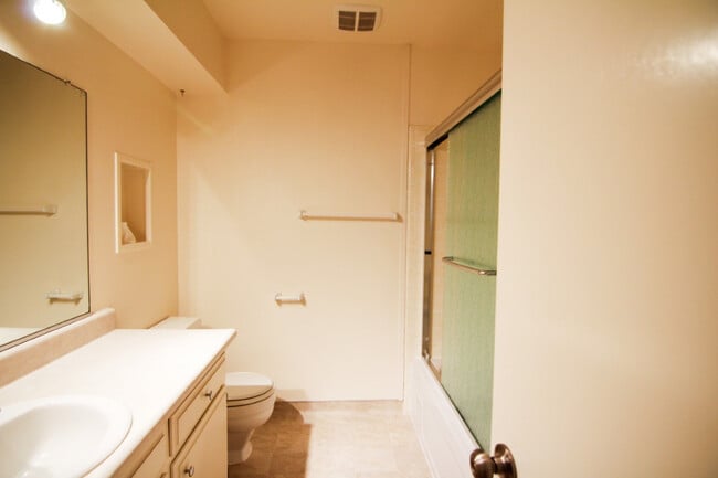 Building Photo - MOVE IN SPECIAL $300 OFF FIRST MONTHS RENT