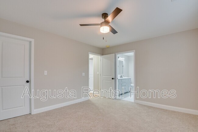 Building Photo - 34 Sherman St