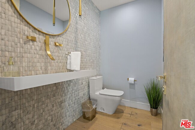 Building Photo - 13812 Cumpston St