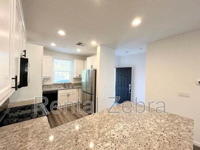 Building Photo - 1487 Bianchi Ln