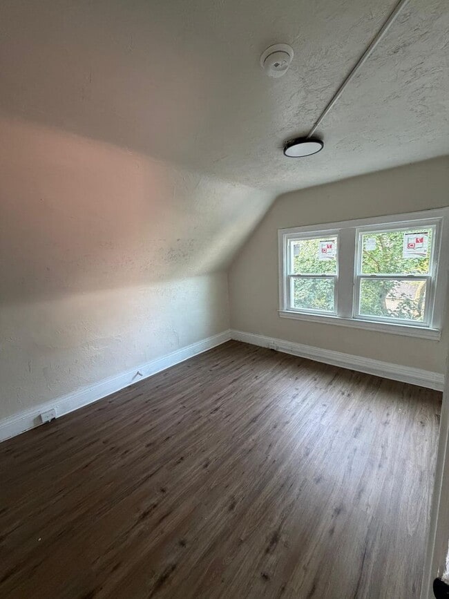 Building Photo - 7122 Idlewild St