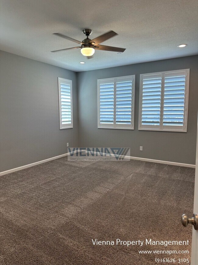 Building Photo - 1347 Larkspur Dr