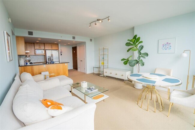 Building Photo - 300 Bowie St