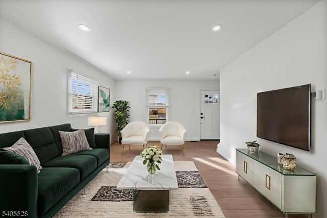 Building Photo - 78 Anderson St