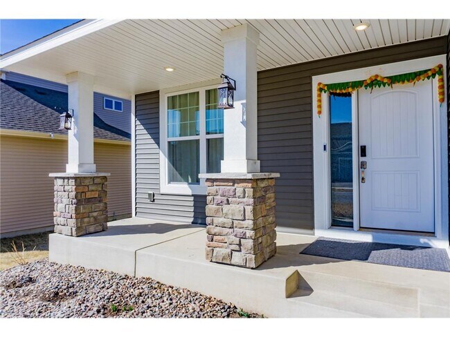 Building Photo - 1582 Edgebrook Ln