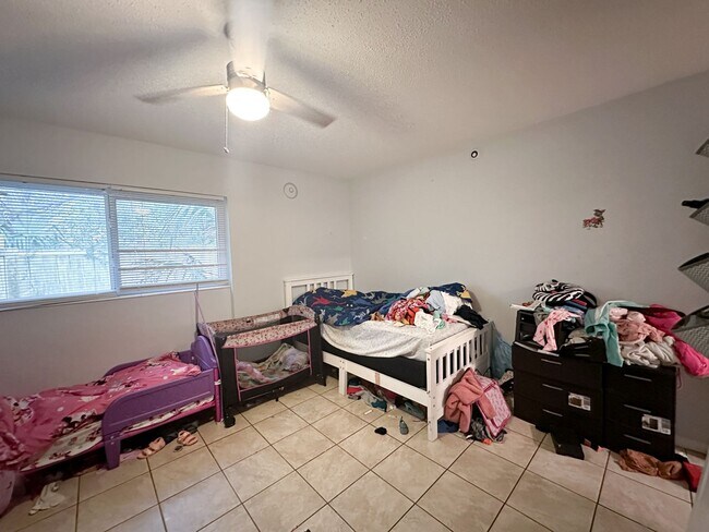 Building Photo - 422 SE 8th St