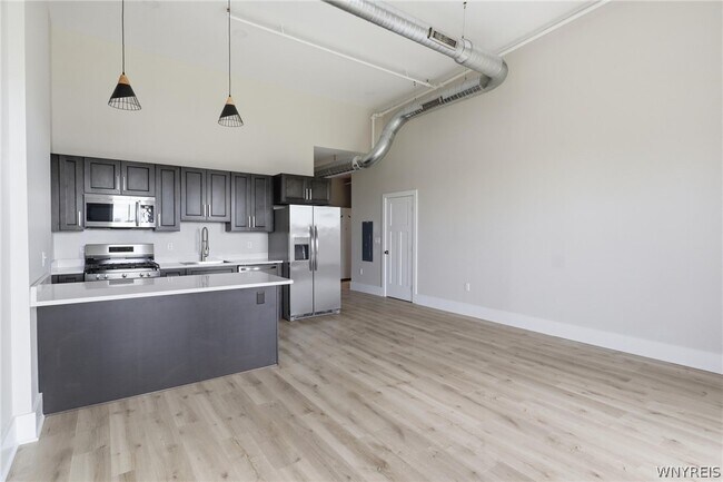 Building Photo - 136 Seneca St