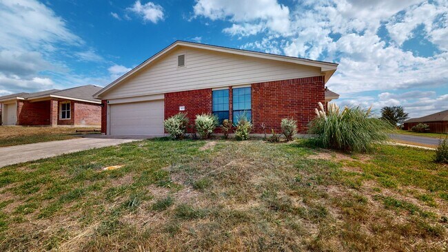 Building Photo - FREE DECEMBER RENT!!!