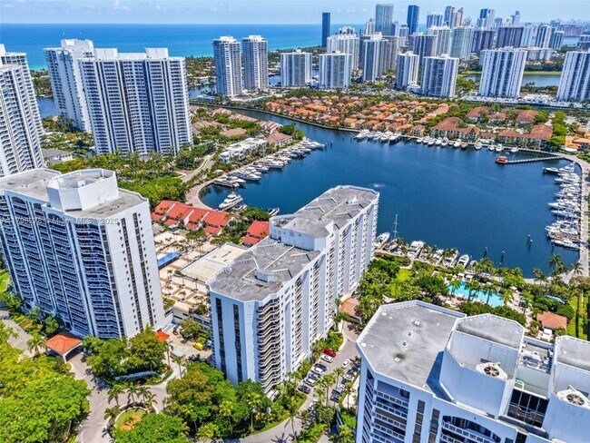 Building Photo - 3610 Yacht Club Dr