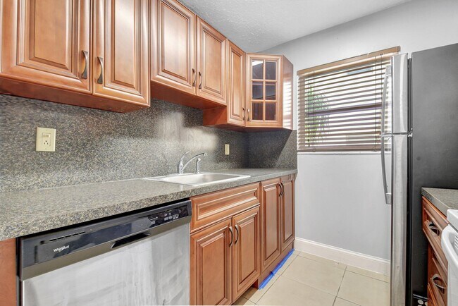 Building Photo - 3915 S Flagler Dr