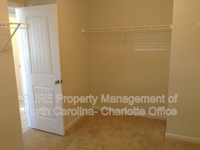 Building Photo - 613 Oak Forest Lane