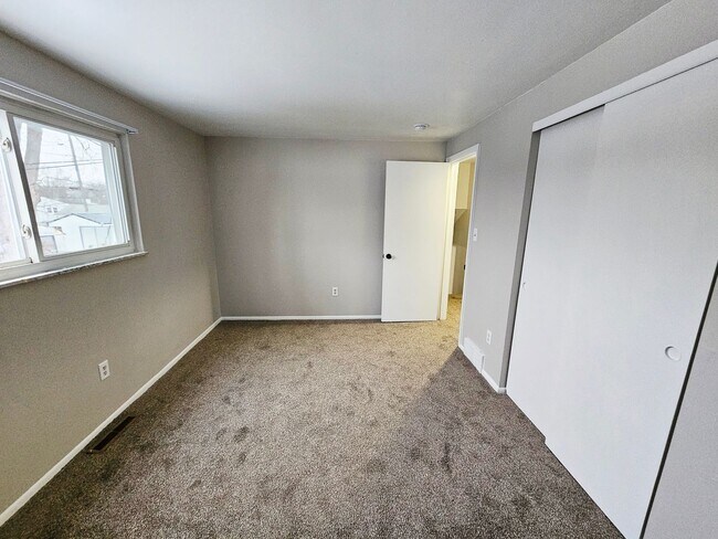 Building Photo - Move-in Ready 3bd 1 ba!