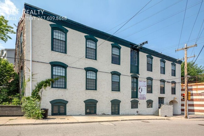 Building Photo - 4 Leverington Ave