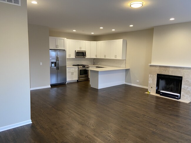 Building Photo - 1837 W North Ave