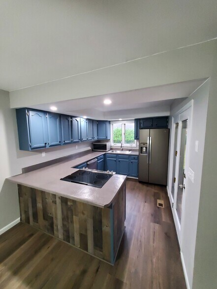 Building Photo - 12 Pebble Ct