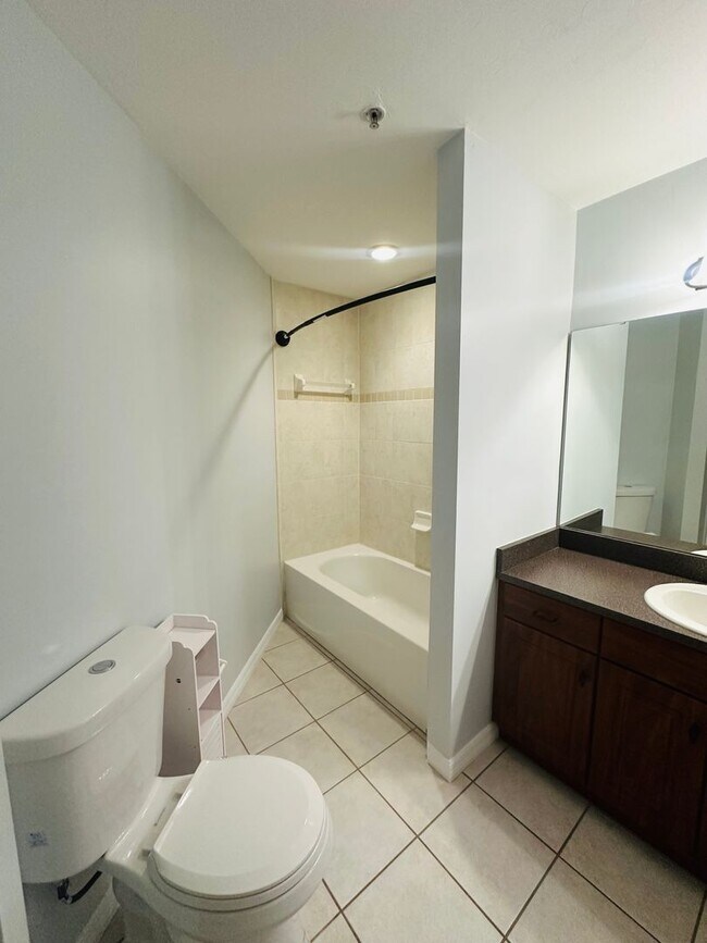 Building Photo - Beautiful 2/2 in Allen's Park available NOW