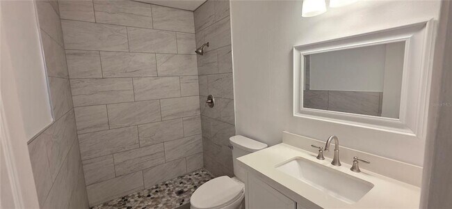 Building Photo - 410 S Oakwood Ave