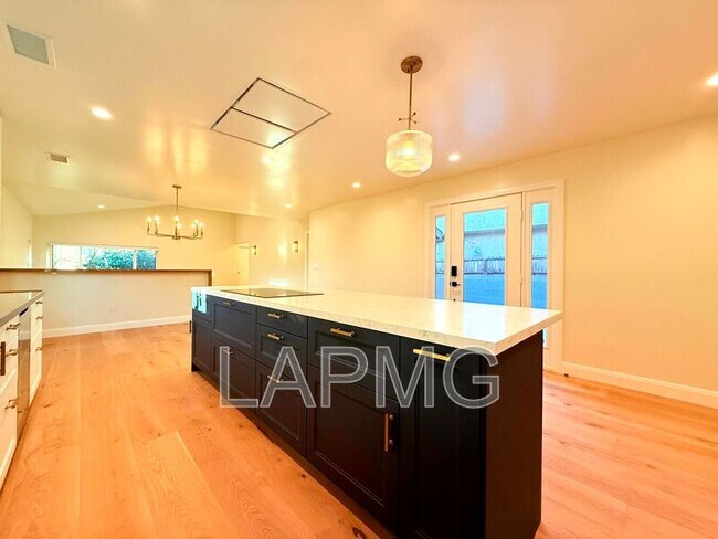 Building Photo - 4762 Charters Ave