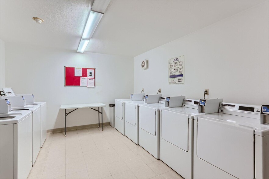 Building Photo - 450 Ford Rd