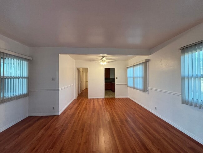 Interior Photo - Glenoaks, 625-633 1/2