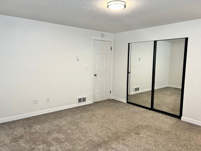 Building Photo - AVAILABLE NOW! 3BD 1.75 BATH SINGLE STORY HOME LARGE CORNER LOT