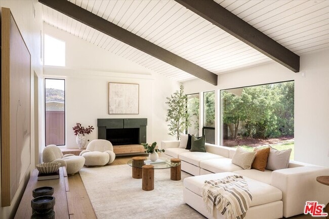 Building Photo - 2313 Banyan Dr