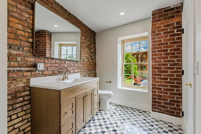 Building Photo - 110 Hotel St