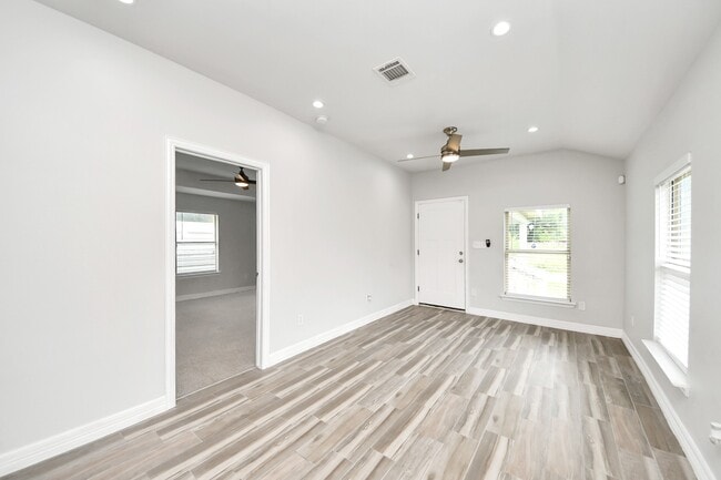 Building Photo - 6613 Morrow St