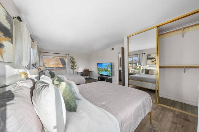 Building Photo - 13075 Old West Ave