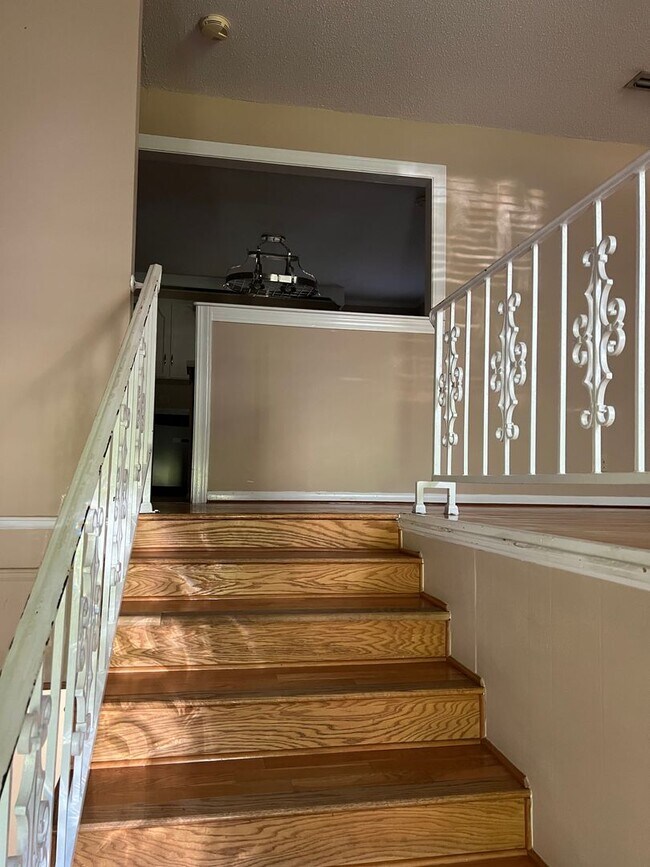 Building Photo - 110 Laurel Cir