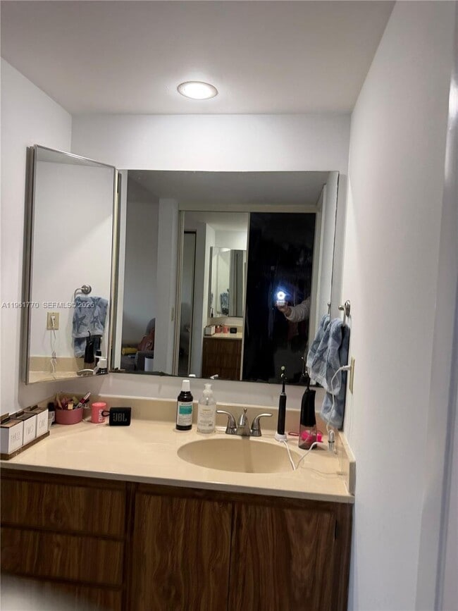 Building Photo - 1717 Whitehall Dr