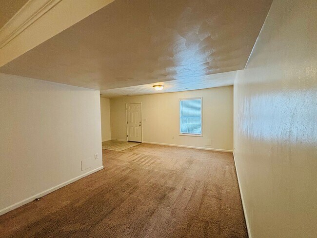 Building Photo - 50 Salem Ln