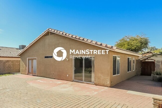 Building Photo - 3 Bedroom Pet-Friendly Home in Phoenix, AZ with Main Street Renewal