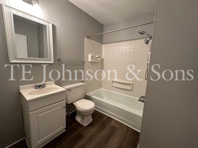 Building Photo - Charming Renovated 3BR Home