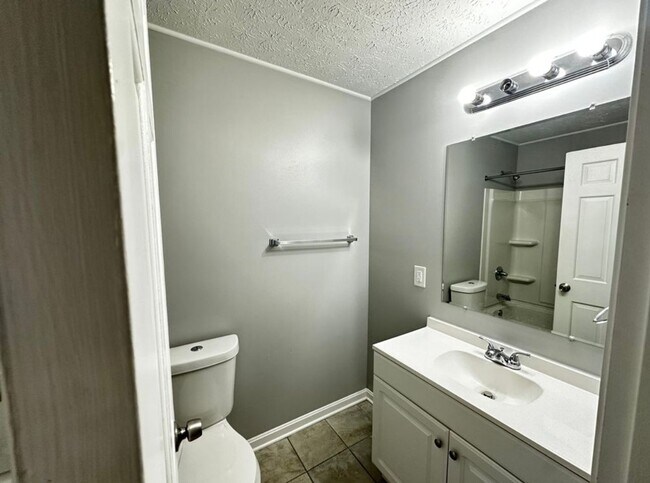 Building Photo - 3BR/2BA Home For Rent in Jtown!